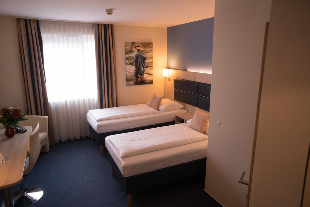 Hotel Roedelheimer Hof - Am Wasserturm Francfort-sur-le-Main Chambre photo
