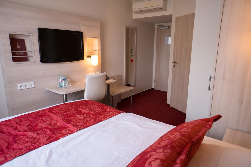 Hotel Roedelheimer Hof - Am Wasserturm Francfort-sur-le-Main Chambre photo