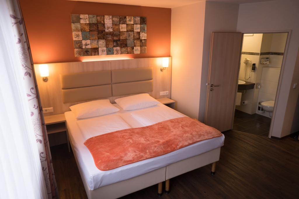 Hotel Roedelheimer Hof - Am Wasserturm Francfort-sur-le-Main Chambre photo